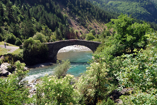 Puente romnico en valle de Bujaruelo