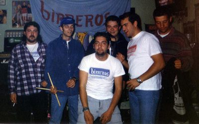 Grupo birreros pub alaska ano 1999
