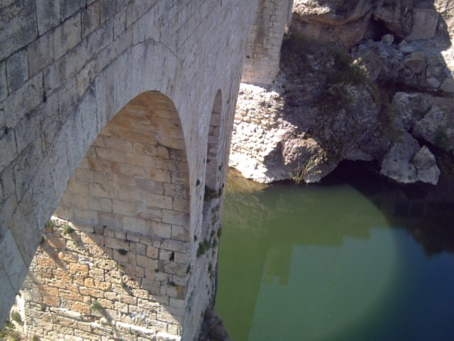 El Puente junto al agua