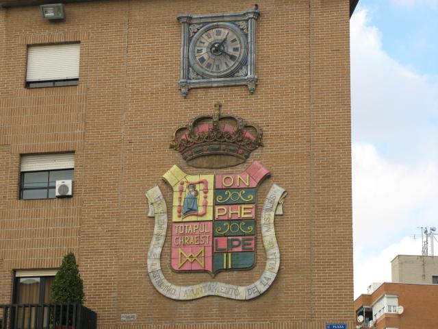 Escudo y reloj ayuntamiento