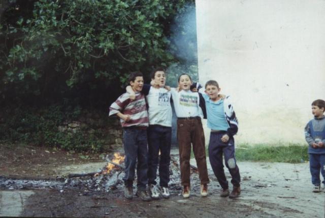 Diego, Pablo, Damin y David en la foguera