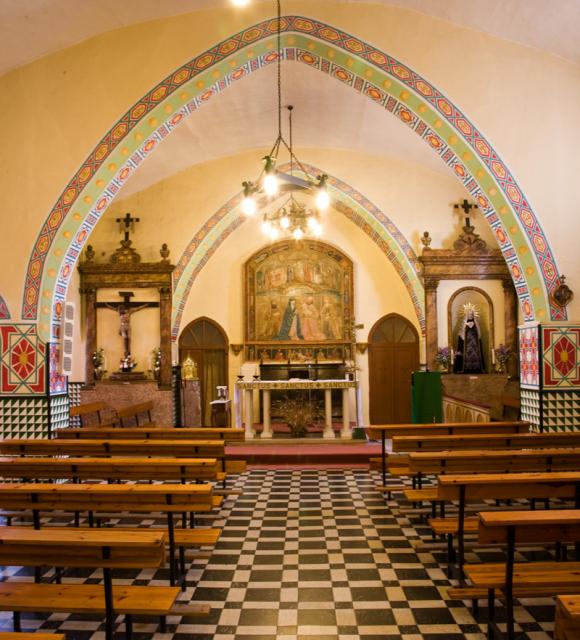 interior de la iglesia luceni