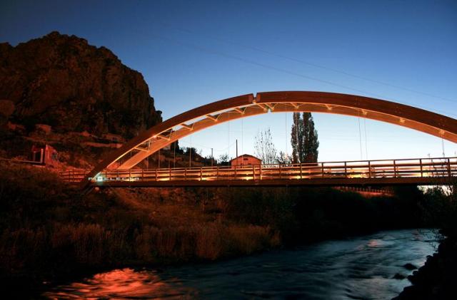 Puente Peatonal de Cervera de noche.