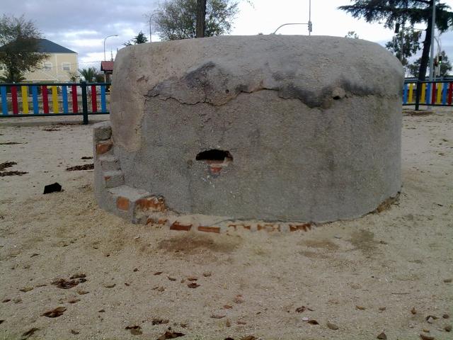 Parque infantil(pozo o bunker para ametralladoras)