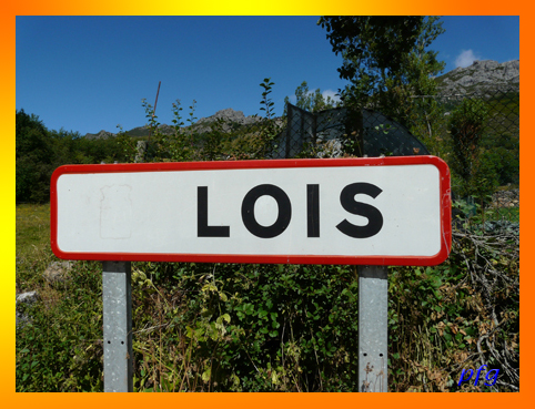 Letrero anunciando la llegada a Lois