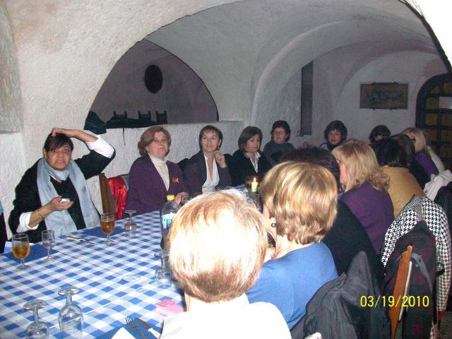 Cena de mujeres en cuevas de Masag