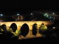 Puente viejo de noche