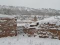 Vista parcial del pueblo con nieve