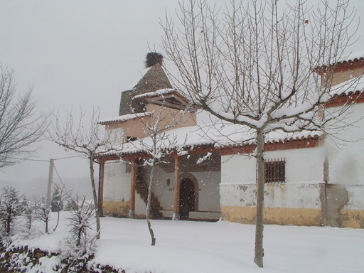 Foto de la iglesia con nieve