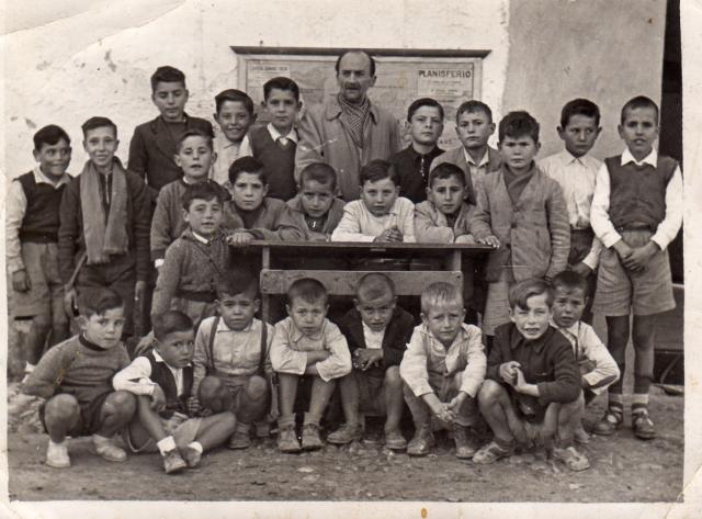 Castro del Rio, 1950 . mi abuelo con sus alumnos