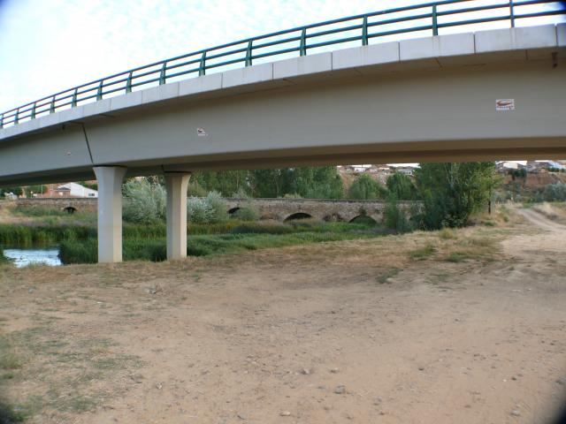 Vista de Valderas desde el puente actual