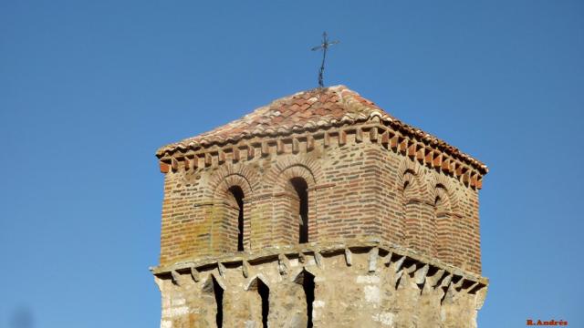 torre iglesia antigua sin nido