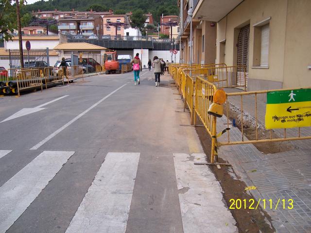 Obras sin proteccin para peatones calle Iglesia