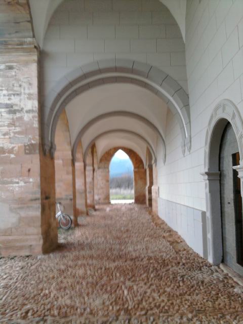 entrada principal y arcos exteriores