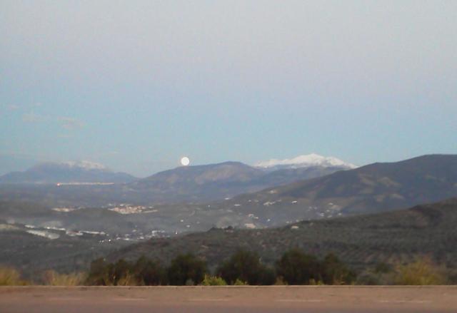 Sierra Magina con luna llena