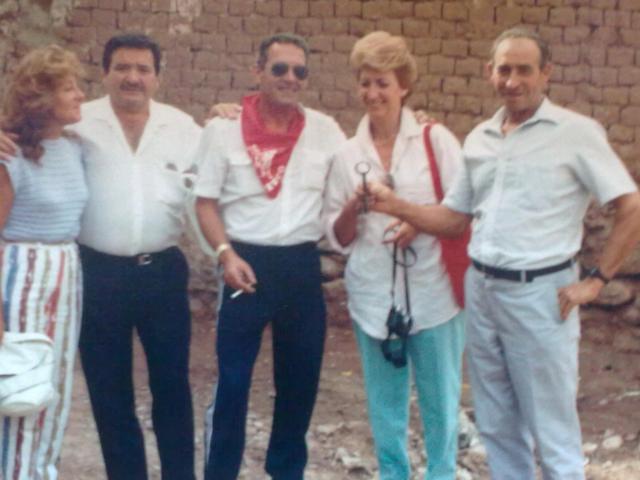 Ricardo y esposa con Cheveleta y unos amigos.