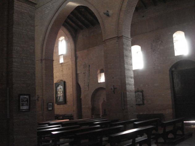 interior de la iglesia 