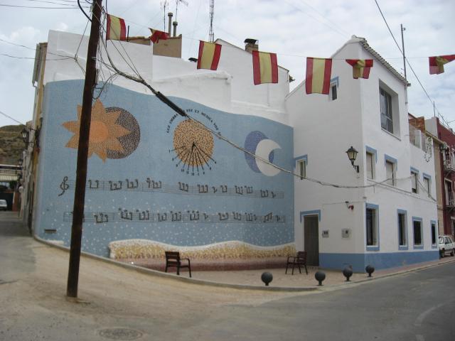 Vista de la Placeta de la Musica y su mural