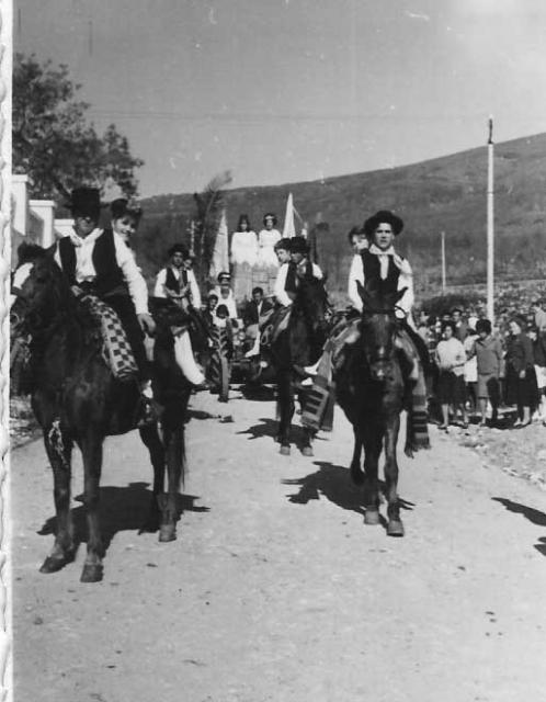 El desfile con caballos y carroza