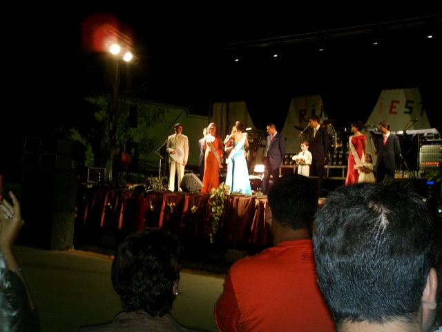 Coronacin de la Reina y Damas en la Feria Agosto.
