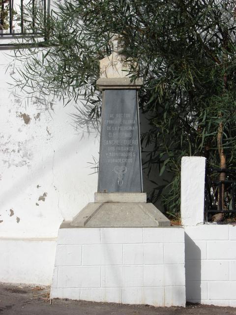 Estatua Dr. Sanchez Quero