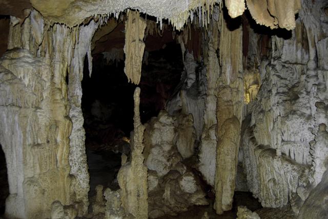 Estalagtita y estalagmita (Cueva Meravelles)