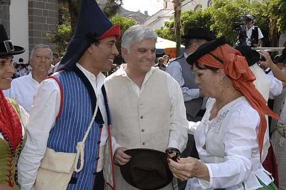 jose velez,mari sanchez y presidente cabildo 2008