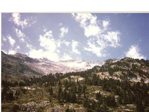Panormica de los Pirineos, el Aneto al fondo