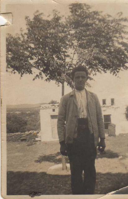 mi abuelo Andres en el Huerto Ramirez