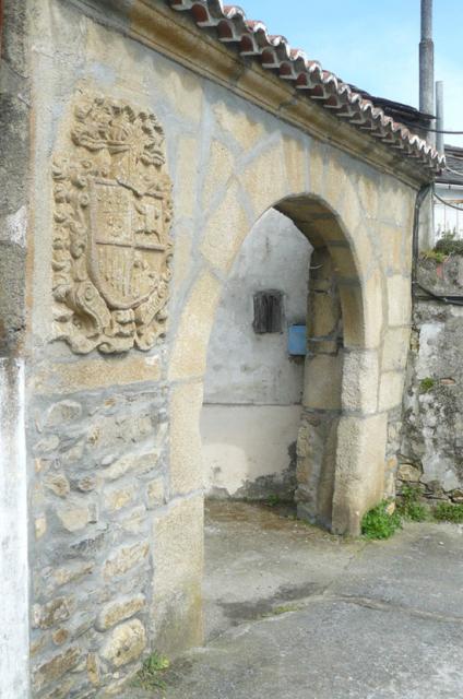 Escudo en San Romn-San Clodio-Ribas do Sil-