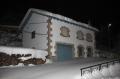 Toma nocturna con la nevada a casa de Piedrafita