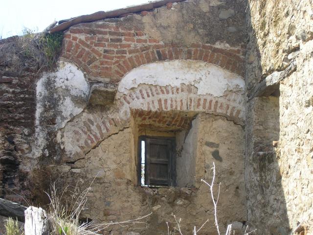 Arcos del interior de la ermita de La Adelfilla