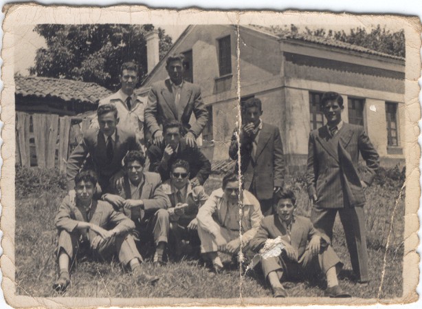 Un grupo de amigos na Procesion dos Santos 1954