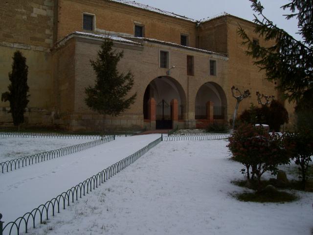 Iglesia de san lorenzo entre la nieve