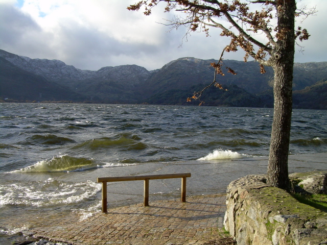 Tempestad y mucho fro en el Lago de Sanabria