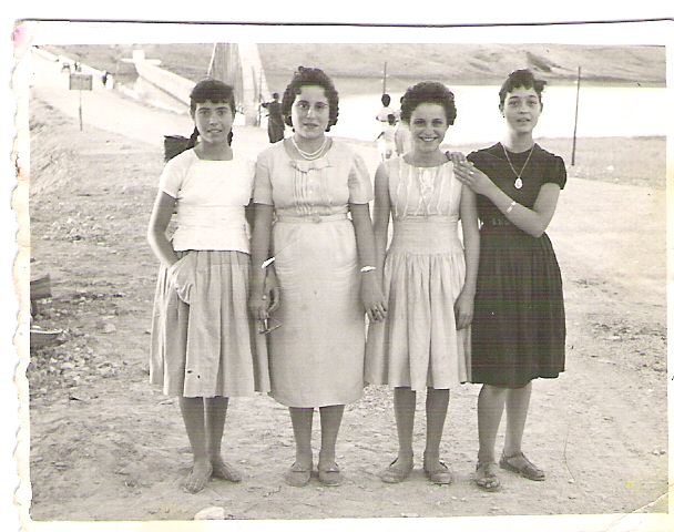 mi madre,mis tias y una amiga