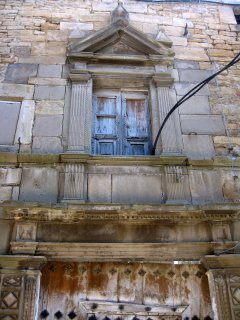 Detalle de la fachada del palacio de tabar