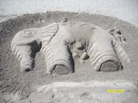 Elefante en la arena