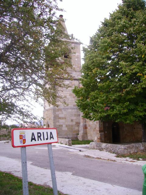 simplemente Arija (con iglesia al fondo)