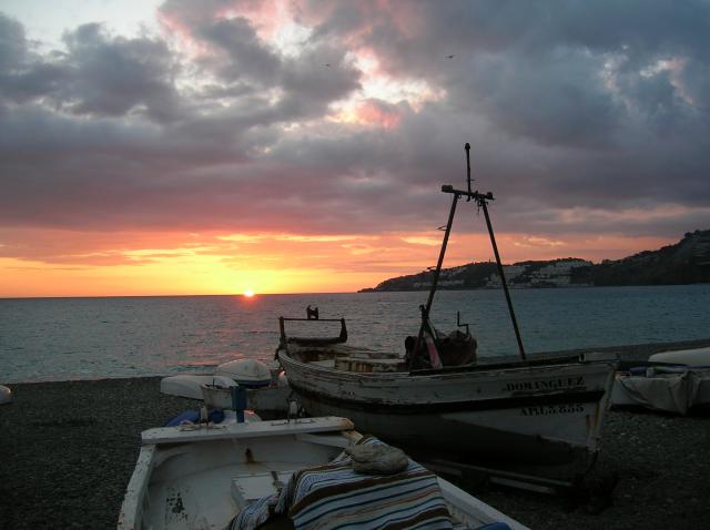 Puesta de sol con barcas dedicada a Charo.