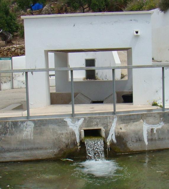 salto de agua de la fuente de Hirmes