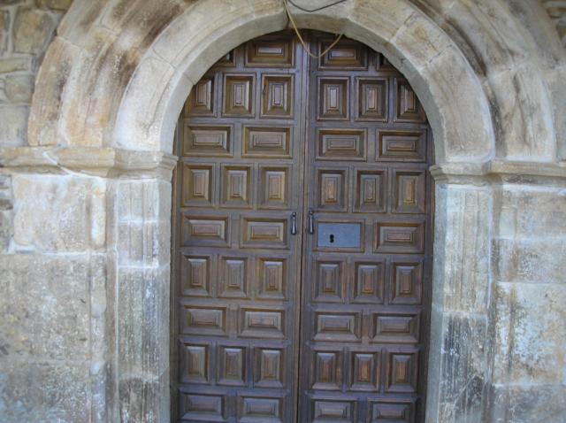 Puerta de la Iglesia (Santos Cosme y Damin)