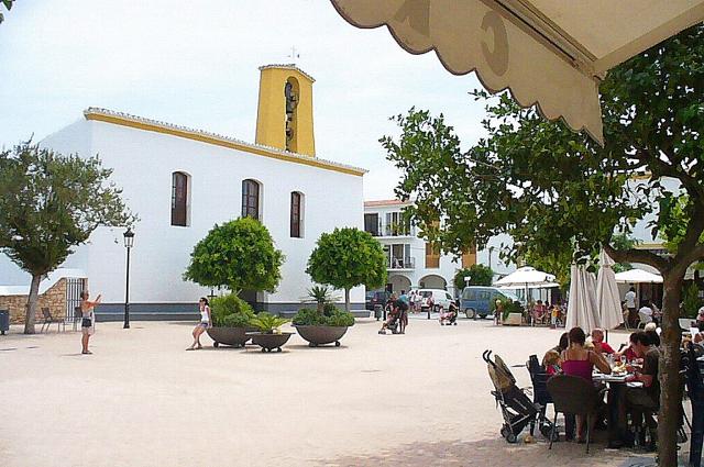 Plaza e Iglesia de Sta. Gertrudis