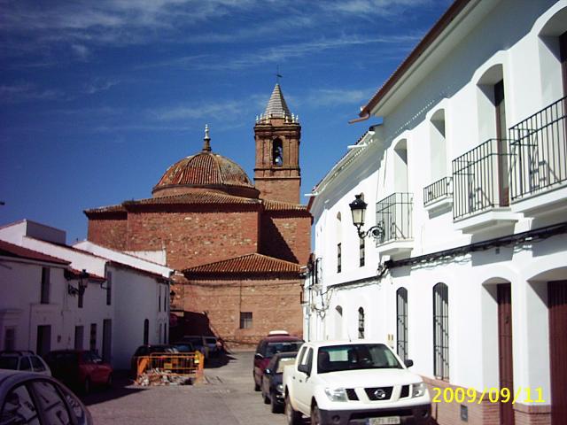 calles e iglesia