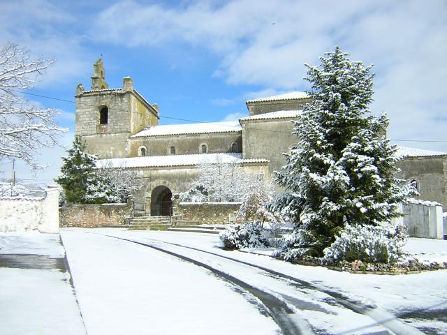 Vista nevada de la iglesia