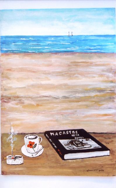 Leyendo el libro MACASTRE, en la playa