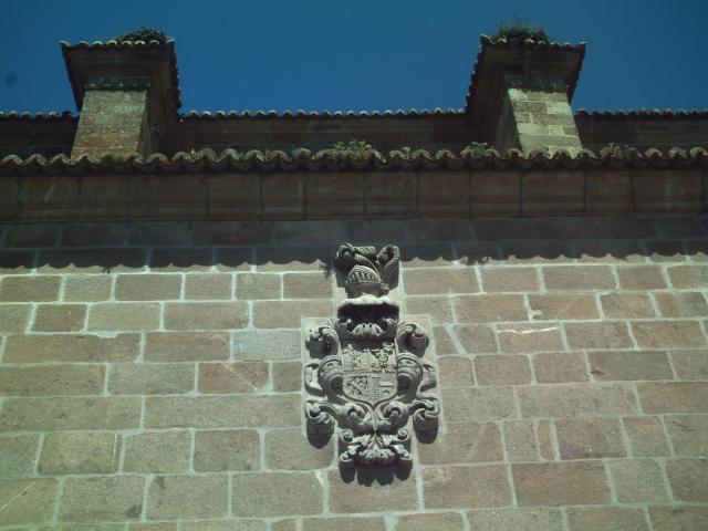 Escudo Iglesia de Brozas.