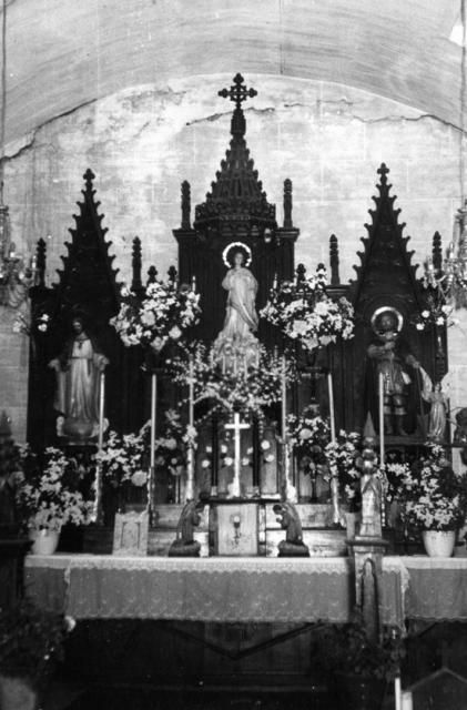 El altar de la iglesia
