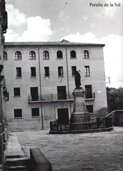 Colegio - San Jos de Calasanz(estatua)
