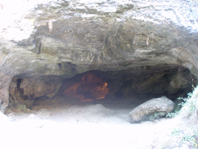 entrada cueva del agua